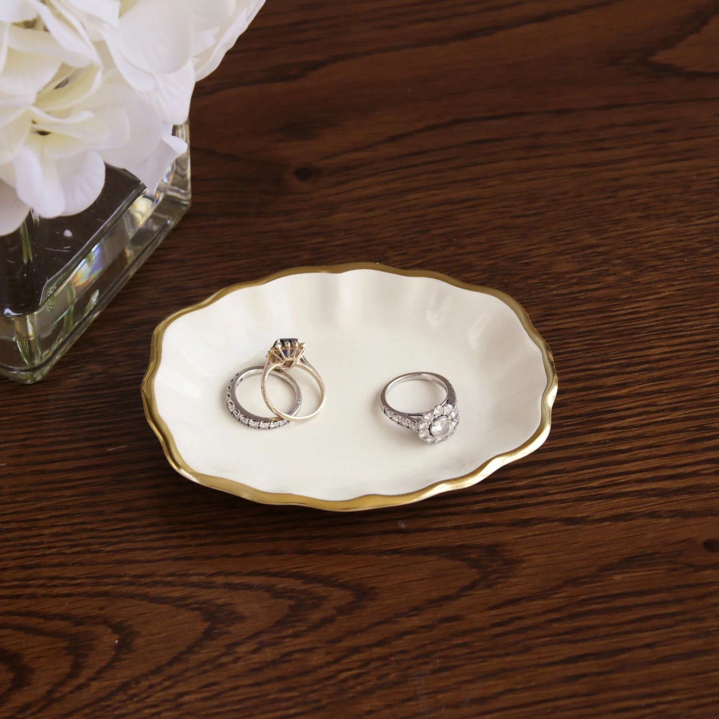 Cream Encanto Ring Holder