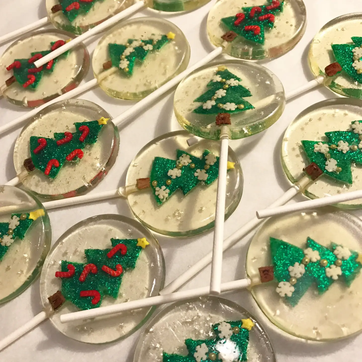 Fondant Sparkling Christmas Tree Lollipops